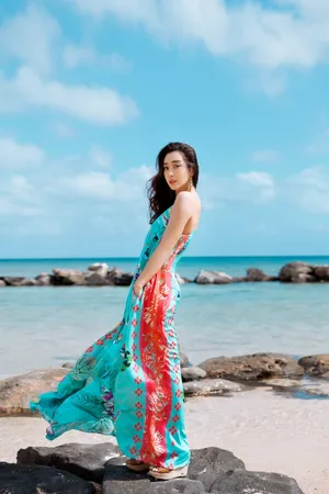 杜若溪碎花长裙海边清凉写真
