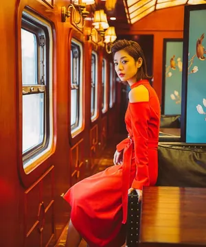 王真儿优雅时尚写真图片