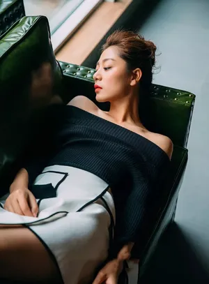 王真儿优雅时尚写真图片_3