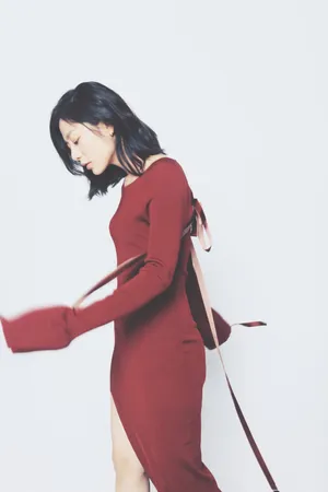 王真儿开叉连衣裙优雅迷人高清图片_2