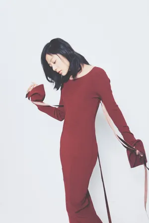 王真儿开叉连衣裙优雅迷人高清图片_5