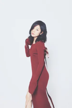 王真儿开叉连衣裙优雅迷人高清图片_8