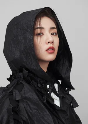 王晓晨黑白质感时尚杂志封面大片_2