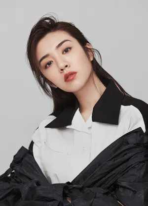 王晓晨黑白质感时尚杂志封面大片_3