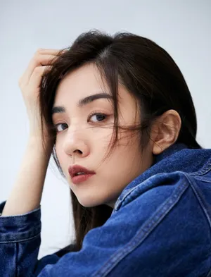 王晓晨个性高冷时尚杂志封面大片_2
