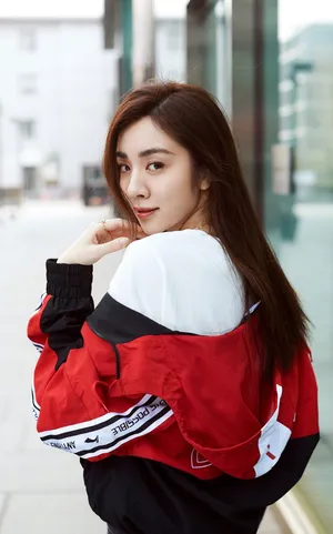 王晓晨休闲街拍图片