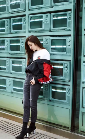 王晓晨休闲街拍图片_3