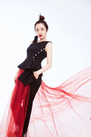 王晓晨时尚封面性感写真图片_2