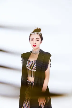 王晓晨时尚封面性感写真图片_3