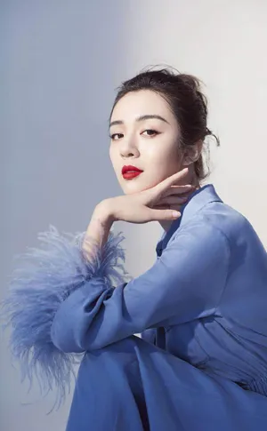 王晓晨魅惑红唇时尚写真高清图片
