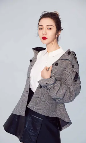 王晓晨魅惑红唇时尚写真高清图片_2