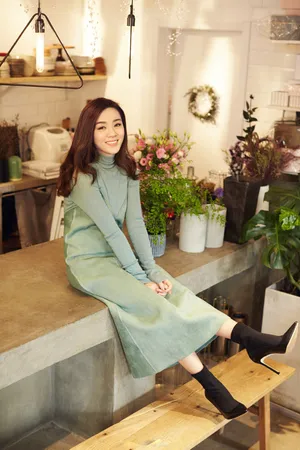 王晓晨优雅迷人圣诞节写真图片_3