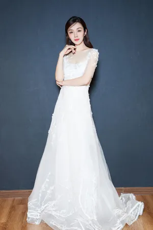 王晓晨白裙温婉靓丽写真图片_2