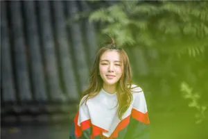 王晓晨俏皮可爱秋日写真高清图片_1