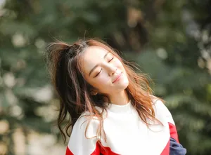 王晓晨俏皮可爱秋日写真高清图片_4