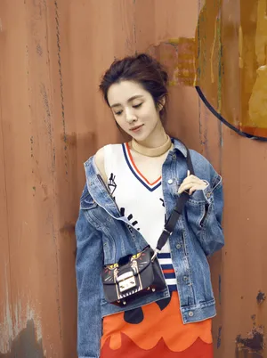 美女演员王晓晨时尚街拍高清图片