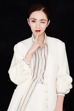 王晓晨时尚杂志封面高清图片_4