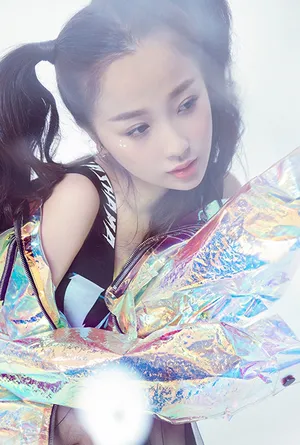 虞书欣鬼马俏皮时尚写真高清图片_4