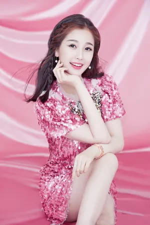 虞书欣鬼马小仙女甜美写真图片_3