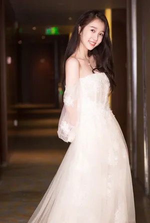虞书欣芭莎晚会高清活动图片_3
