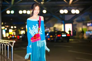 虞书欣时尚可爱街拍图片_5