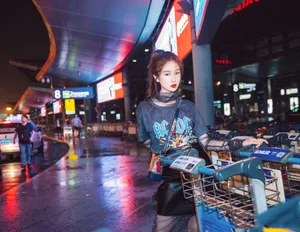 虞书欣性感迷人街拍图片