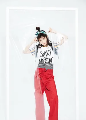 李一桐清新俏皮时尚写真图片_5