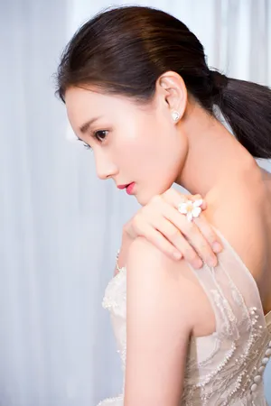 李一桐娇俏动人活动照图片