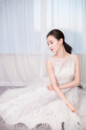 李一桐娇俏动人活动照图片_3