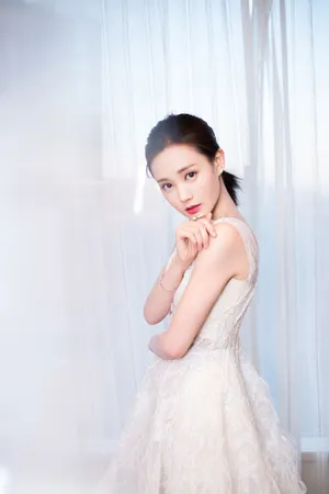 李一桐娇俏动人活动照图片_4