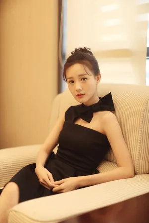 李一桐性感活动照图片