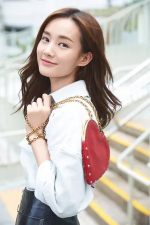 李一桐时尚街拍性感图片_5