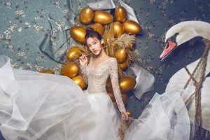 李一桐白色婚纱杂志写真图片_5