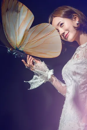 李一桐白色婚纱杂志写真图片_6