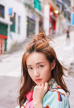 人气小花李一桐时尚潮流街拍大片_2