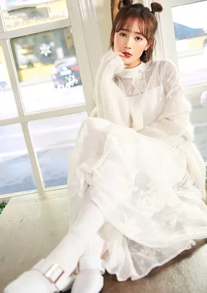 李一桐百变风格时尚杂志写真高清图片_4