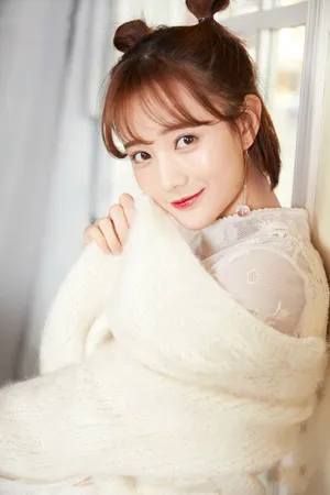 李一桐百变风格时尚杂志写真高清图片_5