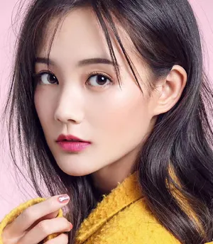 李一桐百变风格时尚杂志写真高清图片_8