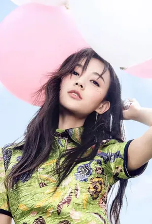 李一桐百变风格时尚杂志写真高清图片_9