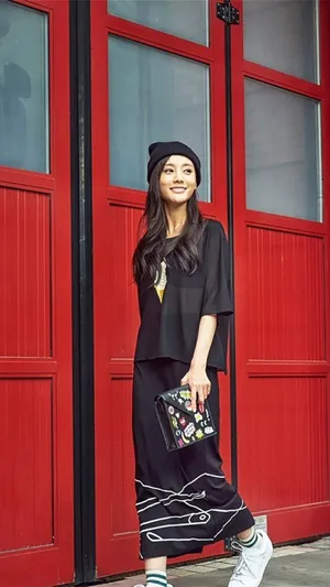 美女演员李一桐时尚街拍高清图片_1