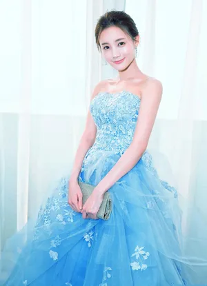李一桐图片：印花纱裙仙气十足_4