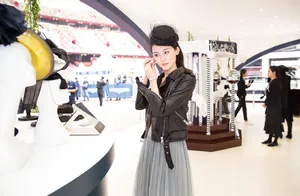 苗苗性感名媛范写真图片_2