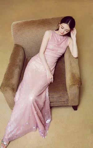 苗苗温婉优雅粉色长裙写真图片_3