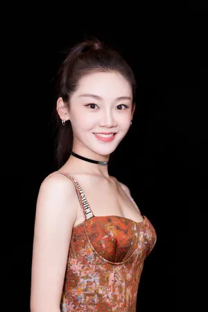 苗苗吊带长裙小性感写真图片_2