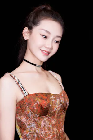 苗苗吊带长裙小性感写真图片_4
