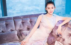 苗苗薄纱长裙质朴优雅写真图片_1