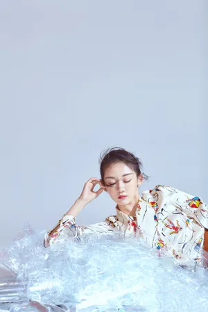 苗苗时尚杂志封面写真图片_4