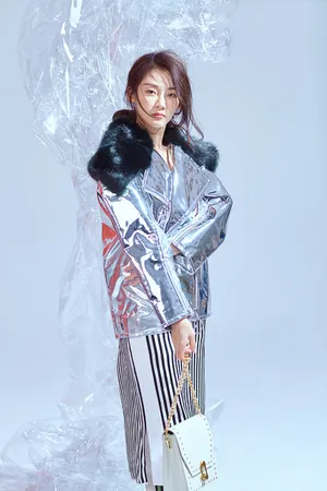 苗苗时尚杂志封面写真图片_5