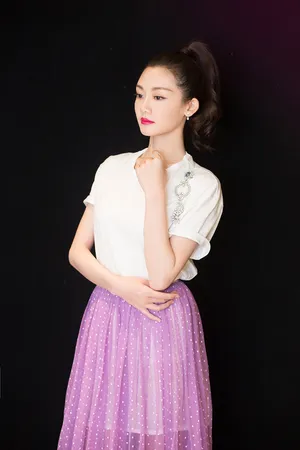苗苗甜美纱裙出席活动写真图片_2
