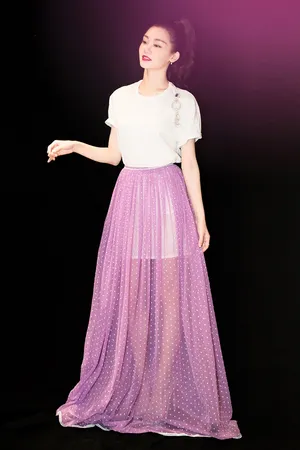 苗苗甜美纱裙出席活动写真图片_6